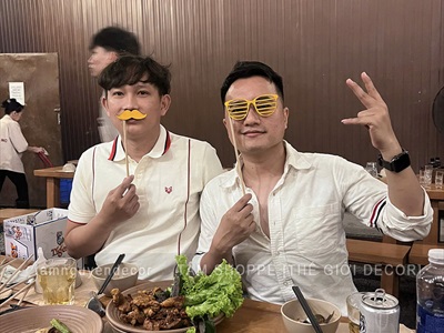 Phụ kiện hoá trang cầm tay vui nhộn chủ đề Happy New Year [Bằng gỗ - Nhiều kiểu] PK-GO-01